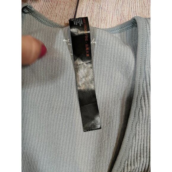 URBAN OUTFITTERS OUT FROM UNDER Women's Seamless Bra Tank Deep V-Neck  Size Smal - Picture 4 of 6